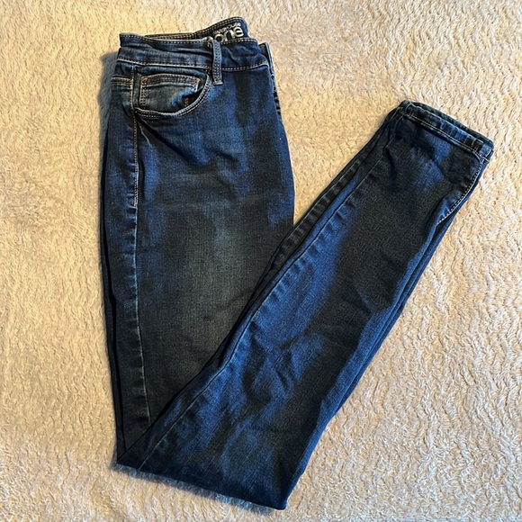 Warehouse One Women’s High Rise Skinny Jeans, Size 27. - Picture 4 of 4